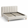 Letto matrimoniale in tessuto beige con struttura in legno massiccio