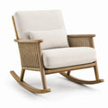 Sedia a dondolo in legno e rattan con rivestimento in tessuto lino beige